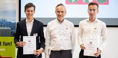 Preisverleihung der besten Unternehmenspräsentation (Team "Die ANNAlysten")